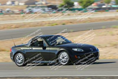 media/Oct-01-2022-Team Topak Racing (Sat) [[f860fb51be]]/2-Inter Low 2/session 1 turn 3/